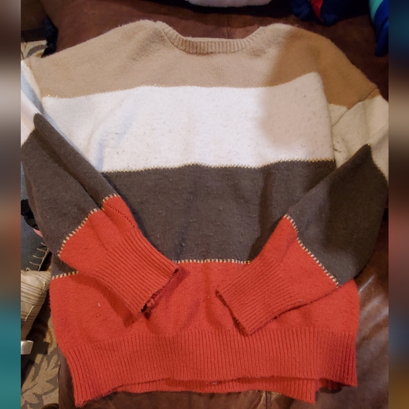 Warm, well made sweater size M - Picture 3 of 4